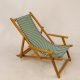 gebeitste houten strandstoel groen wit katoene loper